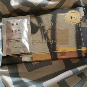 Nomad cosmetics eyeshadow palette